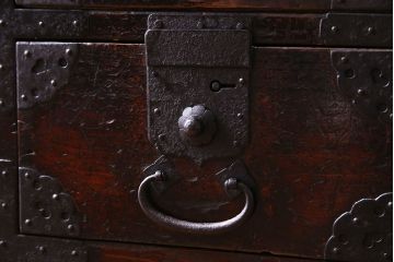 アンティーク家具　和製アンティーク　隠し付き!　和モダンなローチェスト(箪笥ローボード、衣装箪笥、引き出し)