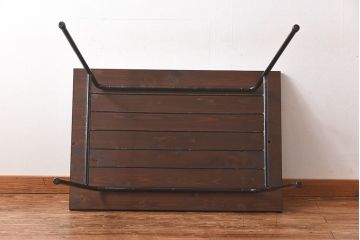 アンティーク家具　昭和期　ヒノキ無垢材　メンズライクの空間におすすめな鉄脚テーブル(サイドテーブル、コーヒーテーブル)