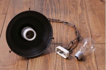 和製アンティーク　ブラケットの意匠が上品な陽刻照明(ペンダントライト、天井照明、吊り下げ照明)