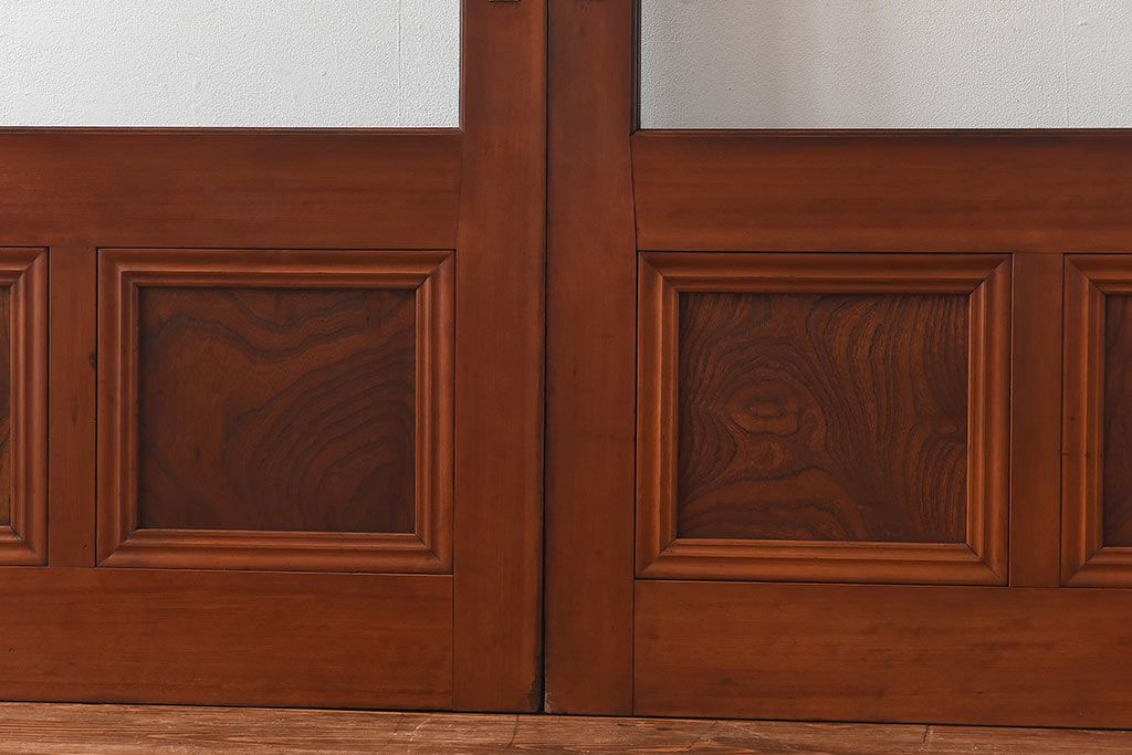 和製アンティーク　腰板ケヤキ材　味わい深い風合いの大きなガラス戸(引き戸、建具)2枚セット