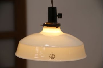 和製アンティーク　日陶 マツダ電笠　白磁のペンダントライト(天井照明、吊り下げ照明)