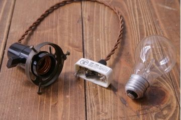 和製アンティーク　日陶 マツダ電笠　白磁のペンダントライト(天井照明、吊り下げ照明)
