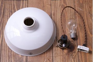 和製アンティーク　日陶 マツダ電笠　白磁のペンダントライト(天井照明、吊り下げ照明)