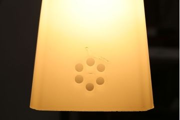 昭和レトロ　落ち着いた雰囲気を漂わせる白いシェード(電笠、天井照明、ペンダントライト)