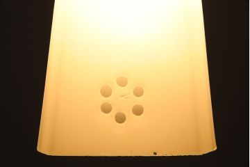 昭和レトロ　落ち着いた雰囲気を漂わせる白いシェード(電笠、天井照明、ペンダントライト)