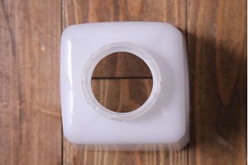 昭和レトロ　落ち着いた雰囲気を漂わせる白いシェード(電笠、天井照明、ペンダントライト)