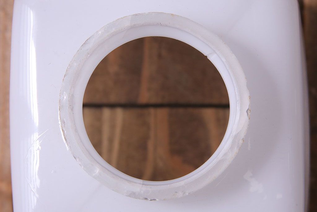 昭和レトロ　落ち着いた雰囲気を漂わせる白いシェード(電笠、天井照明、ペンダントライト)