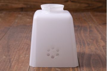 昭和レトロ　落ち着いた雰囲気を漂わせる白いシェード(電笠、天井照明、ペンダントライト)