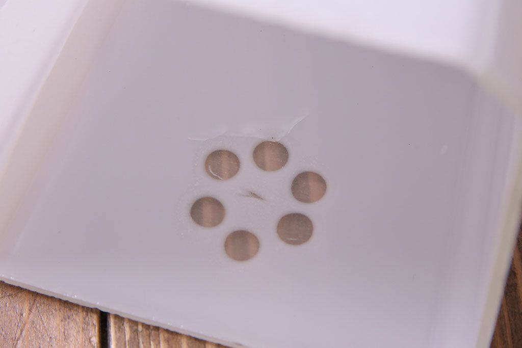 昭和レトロ　落ち着いた雰囲気を漂わせる白いシェード(電笠、天井照明、ペンダントライト)