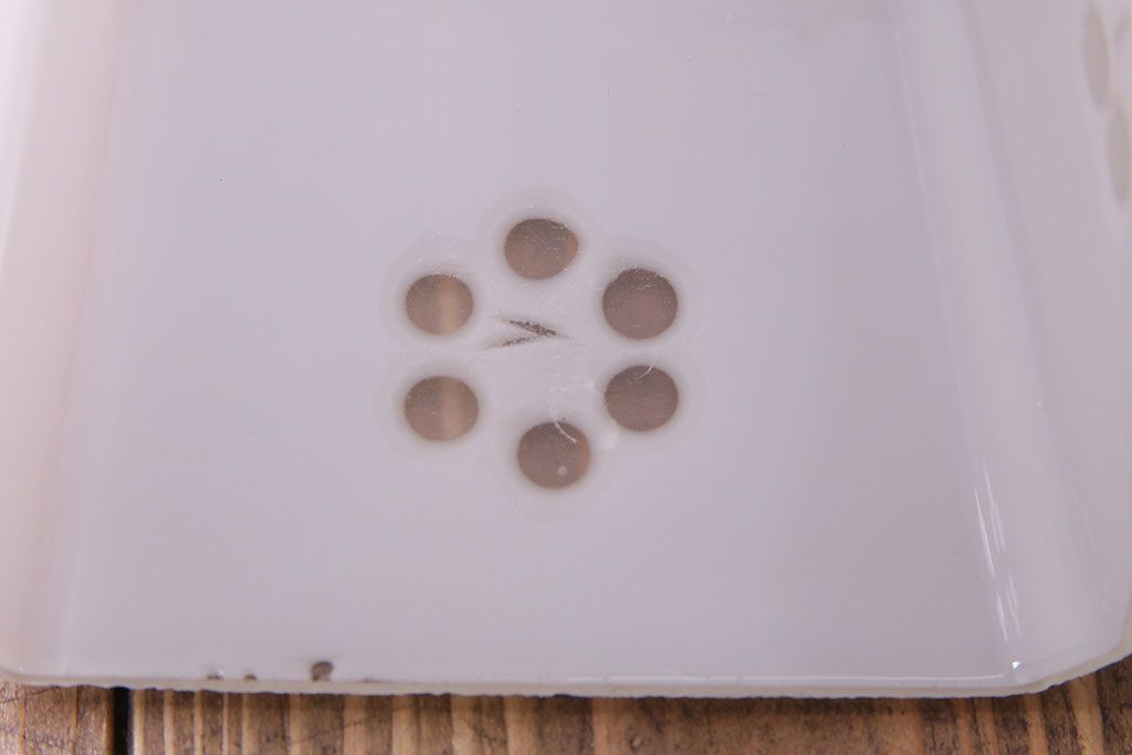 昭和レトロ　落ち着いた雰囲気を漂わせる白いシェード(電笠、天井照明、ペンダントライト)