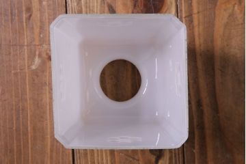 昭和レトロ　落ち着いた雰囲気を漂わせる白いシェード(電笠、天井照明、ペンダントライト)