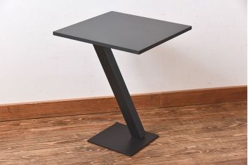 アンティーク雑貨　展示美品　Cassinaixc.社(カッシーナイクスシー)　ELEMENT 681(エレメント)　サイドテーブル(コーヒーテーブル、飾り台)(定価約19万円)