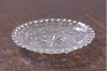 アンティーク雑貨　大正期　古い質感が味わい深いプレスガラスの小皿(ガラスプレート)(3)