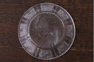 アンティーク雑貨　大正期　捻じ菊　四ツ目市松八つ割文　上品なデザインの小さなプレスガラス皿(深皿)