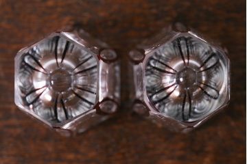 アンティーク雑貨　昭和初期　赤被せ　六角　切子ショットグラス(酒器、和食器)2個セット