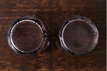 アンティーク雑貨　昭和初期　赤被せ　菊花紋　切子ショットグラス(酒器、和食器)2個セット