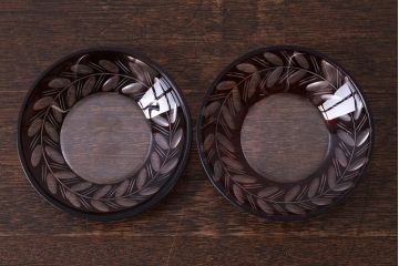 アンティーク雑貨　赤被せ　上品なデザインの切子ガラス小皿(和食器)2個セット