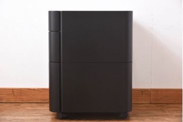 展示美品　Cassina(カッシーナ)　L40 SLED(スレッド)　サイドテーブル(ドロワー)(定価約19万円)