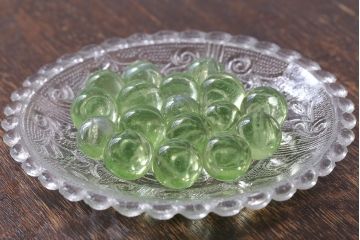 アンティーク雑貨　幻想的なウランガラス製ビー玉17個セット