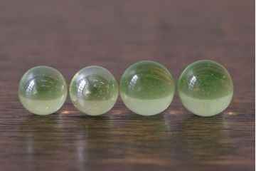 アンティーク雑貨　幻想的なウランガラス製ビー玉17個セット