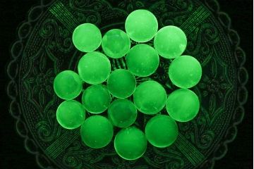 アンティーク雑貨　幻想的なウランガラス製ビー玉17個セット