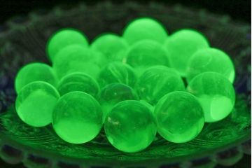 アンティーク雑貨　幻想的なウランガラス製ビー玉17個セット