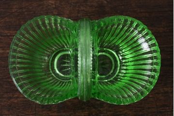 アンティーク雑貨　ウランガラス製の小さなバスケット(小物入れ)