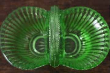 アンティーク雑貨　ウランガラス製の小さなバスケット(小物入れ)