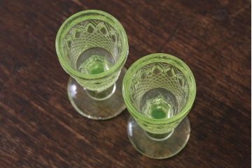 アンティーク雑貨　【K様ご成約分】フランスアンティーク　ウランガラス製　二つの表情が魅力的なリキュールグラス(ガラス杯、酒器、脚付コップ)