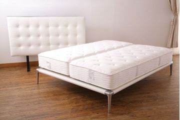 展示美品　Cassinaixc.社(カッシーナイクスシー)　L26　VOLAGE(ヴォラージュ)ベッド(定価約150万円)