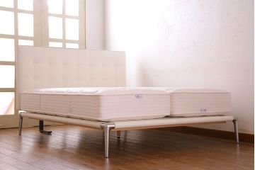 展示美品　Cassinaixc.社(カッシーナイクスシー)　L26　VOLAGE(ヴォラージュ)ベッド(定価約150万円)