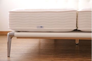 展示美品　Cassinaixc.社(カッシーナイクスシー)　L26　VOLAGE(ヴォラージュ)ベッド(定価約150万円)