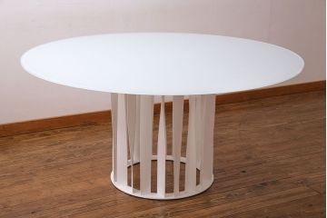展示美品　Cassina(カッシーナ)　BOBOLI(ボボリ)　デザイン性の高いラウンドテーブル(ダイニングテーブル)(定価約96万円)