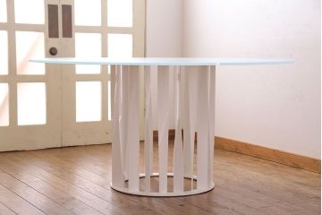 展示美品　Cassina(カッシーナ)　BOBOLI(ボボリ)　デザイン性の高いラウンドテーブル(ダイニングテーブル)(定価約96万円)