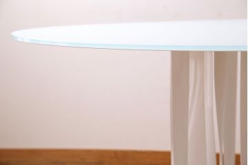 展示美品　Cassina(カッシーナ)　BOBOLI(ボボリ)　デザイン性の高いラウンドテーブル(ダイニングテーブル)(定価約96万円)