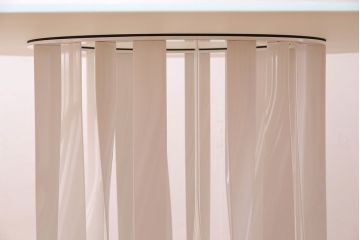 展示美品　Cassina(カッシーナ)　BOBOLI(ボボリ)　デザイン性の高いラウンドテーブル(ダイニングテーブル)(定価約96万円)