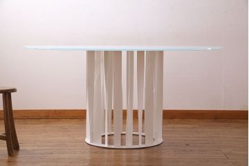 展示美品　Cassina(カッシーナ)　BOBOLI(ボボリ)　デザイン性の高いラウンドテーブル(ダイニングテーブル)(定価約96万円)