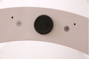 展示美品　Cassina(カッシーナ)　BOBOLI(ボボリ)　デザイン性の高いラウンドテーブル(ダイニングテーブル)(定価約96万円)