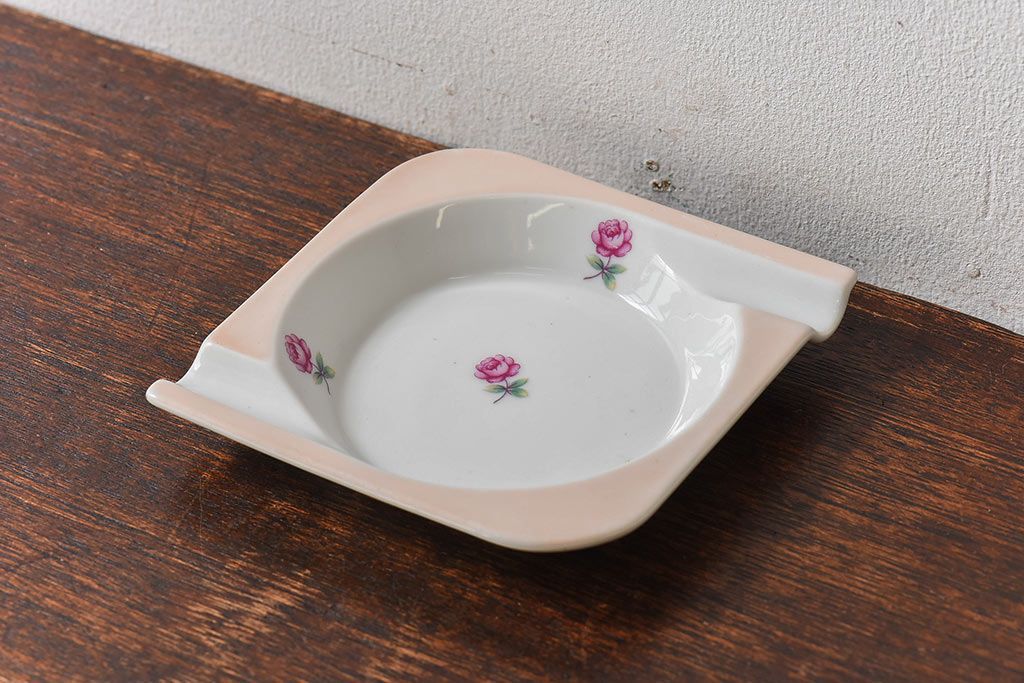 アンティーク雑貨　ノリタケ(日陶・則武)小さなバラが描かれたレトロな雰囲気が魅力の灰皿