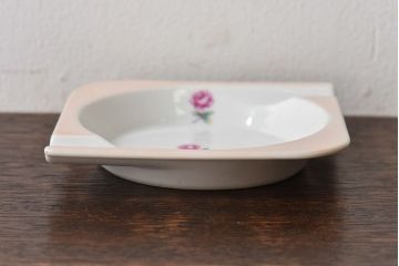 アンティーク雑貨　ノリタケ(日陶・則武)小さなバラが描かれたレトロな雰囲気が魅力の灰皿
