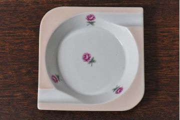 アンティーク雑貨　ノリタケ(日陶・則武)小さなバラが描かれたレトロな雰囲気が魅力の灰皿