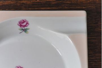 アンティーク雑貨　ノリタケ(日陶・則武)小さなバラが描かれたレトロな雰囲気が魅力の灰皿