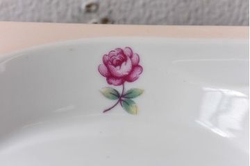 アンティーク雑貨　ノリタケ(日陶・則武)小さなバラが描かれたレトロな雰囲気が魅力の灰皿