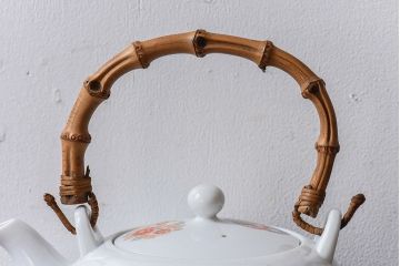 アンティーク雑貨　中古　オールドノリタケ(日陶・則武)色鮮やかな花紋が愛らしい急須