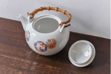 アンティーク雑貨　中古　オールドノリタケ(日陶・則武)色鮮やかな花紋が愛らしい急須