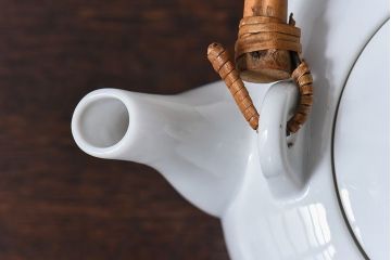 アンティーク雑貨　中古　オールドノリタケ(日陶・則武)色鮮やかな花紋が愛らしい急須