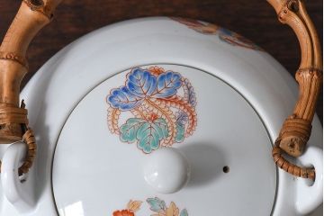 アンティーク雑貨　中古　オールドノリタケ(日陶・則武)色鮮やかな花紋が愛らしい急須