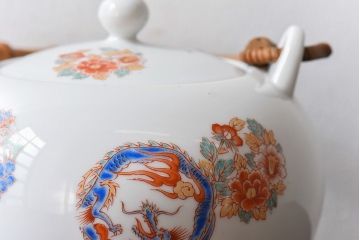 アンティーク雑貨　中古　オールドノリタケ(日陶・則武)色鮮やかな花紋が愛らしい急須