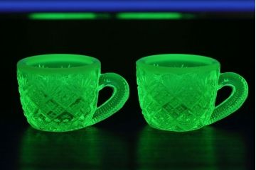 アンティーク雑貨　アメリカビンテージ　ワセリンガラス　乳白色の縁がおしゃれなパンチボウルとカップ6個セット(ウランガラス、酒器)