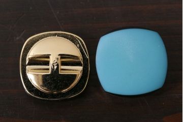 アンティーク雑貨　ビンテージ　マットな質感が魅力のスクエアのボタンセット